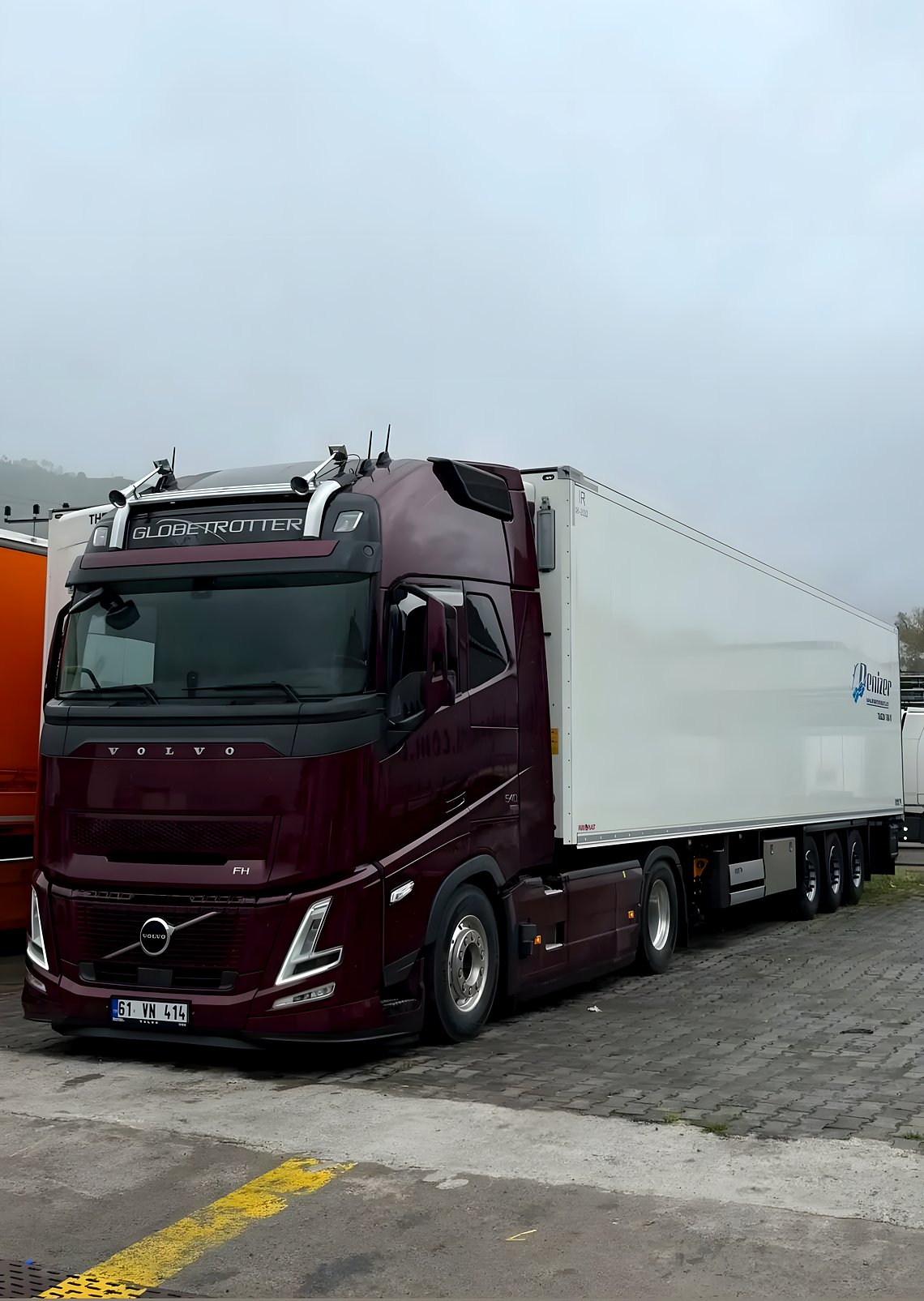 Denizer Transport Volvo FH with refrigerated trailer