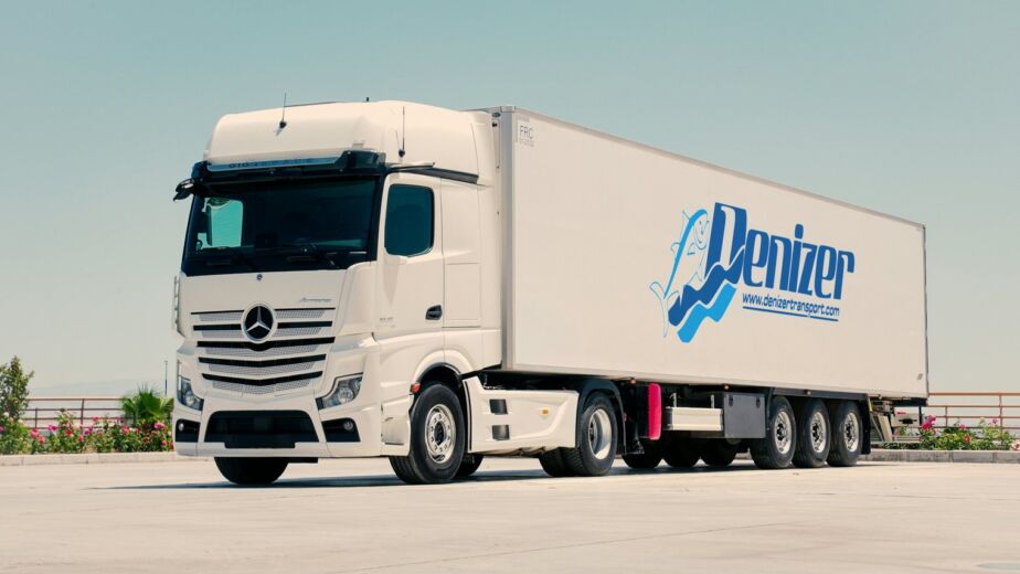 Denizer Transport refrigerated truck