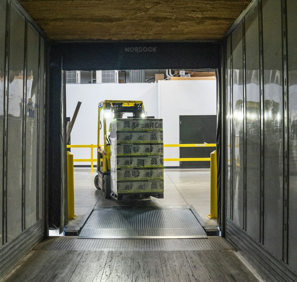 Forklift loading pallets