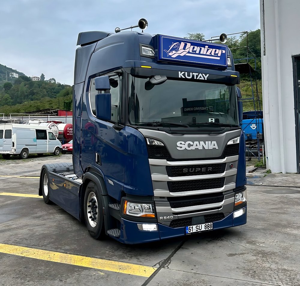 Denizer Transport refrigerated truck